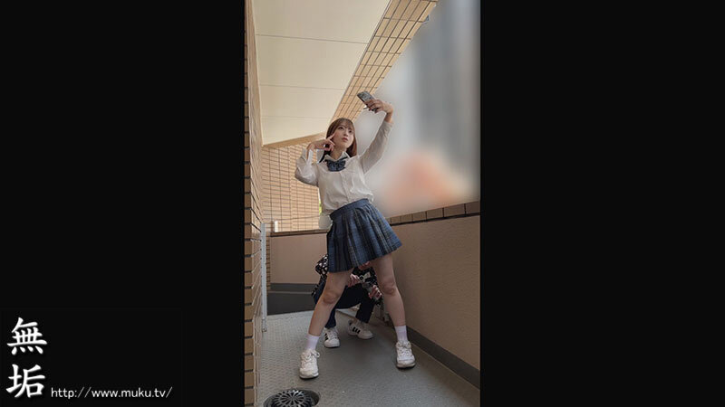 最高にヌける激かわ制服美少女とハメまくりイチャラブSEX 精子出しきるまでパコる超濃厚種付け 美少女2名。大量中出し、ハメ撮り、フェラ顔もイキ顔も最高 松井日奈子 天馬ゆい サンプル 1