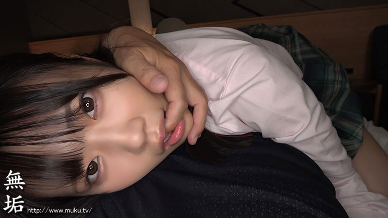 背伸びざかりの制服少女は修学旅行を抜け出してパパ世代おじさんとベロチューデート。そのままホテルに籠って何度も、何度も、中出しセックスでオトナを感じました。 桜ゆの サンプル 4