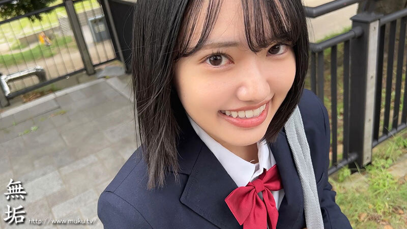 背伸びざかりの制服少女は修学旅行を抜け出してパパ世代おじさんとベロチューデート。そのままホテルに籠って何度も、何度も、中出しセックスでオトナを感じました。 八坂凪 サンプル 1