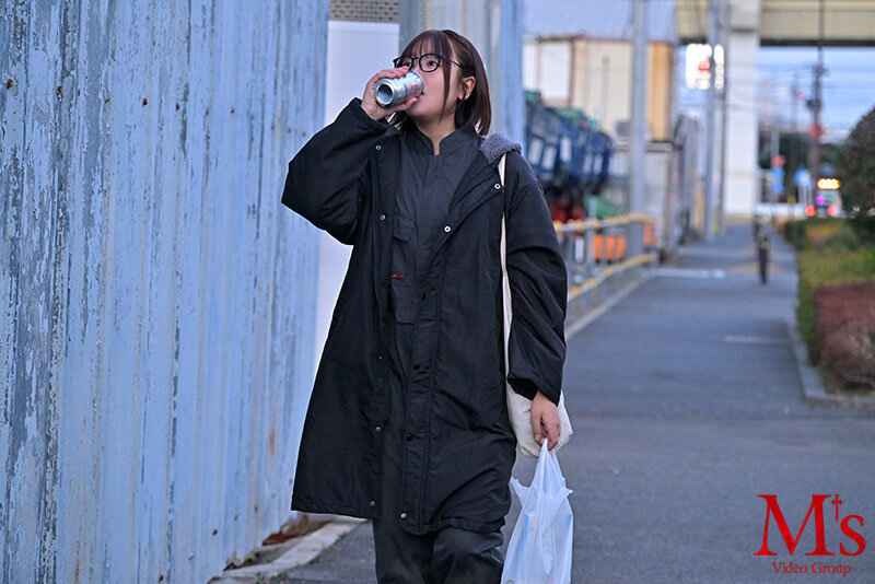 作業着の下に隠されたメスの顔…男だらけの町工場で働く寡黙で孤独な溶接女子が歪んだ本性を曝け出すドM変態カミングアウトAVデビュー 桜庭かりな サンプル 5