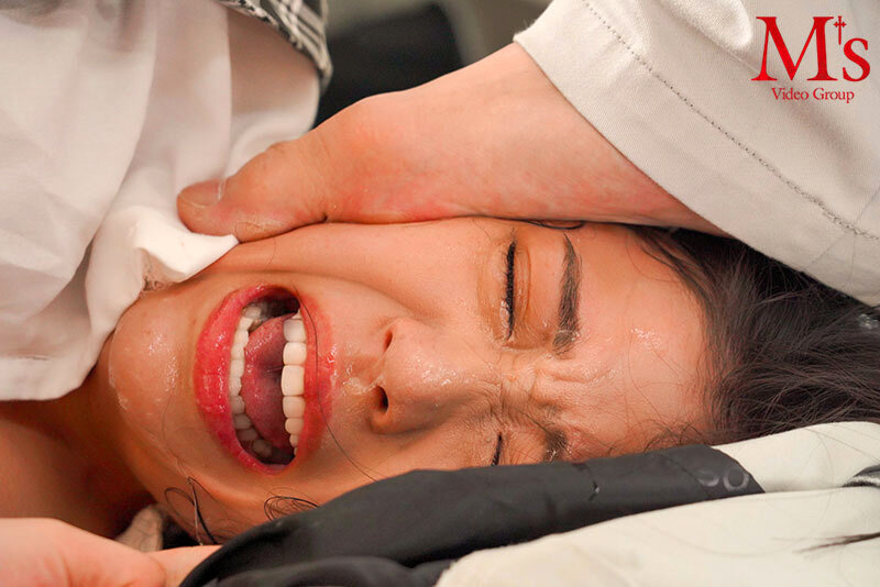 高貴な美人妻の喉奥を完膚無きまで犯して輪●す非道の臭マライラマチオ 嗚咽…喉ボコ…嘔吐…タコ部屋に監禁されイラマ漬けにされ醜悪な男たちの喉奥肉便器に成り下がった社長夫人 深雪しおり サンプル 4