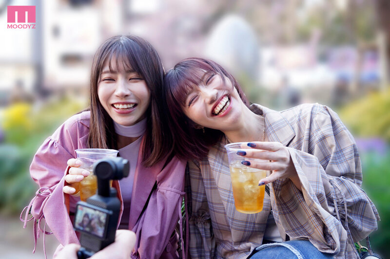 【VR】最強ガチ親友‘ぞのぶき’コンビのVlog撮影に同行したら…飲んで、はしゃいで、歌って、エロがって自由奔放 Happy Foxy Days！ 石原希望 葵いぶき サンプル 4