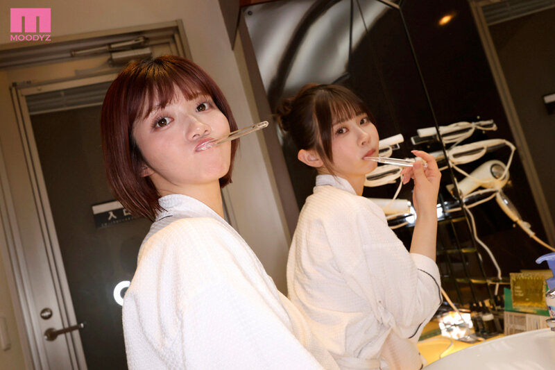 【VR】最強ガチ親友‘ぞのぶき’コンビのVlog撮影に同行したら…飲んで、はしゃいで、歌って、エロがって自由奔放 Happy Foxy Days！ 石原希望 葵いぶき サンプル 16
