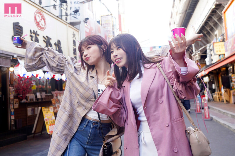 【VR】最強ガチ親友‘ぞのぶき’コンビのVlog撮影に同行したら…飲んで、はしゃいで、歌って、エロがって自由奔放 Happy Foxy Days！ 石原希望 葵いぶき サンプル 3