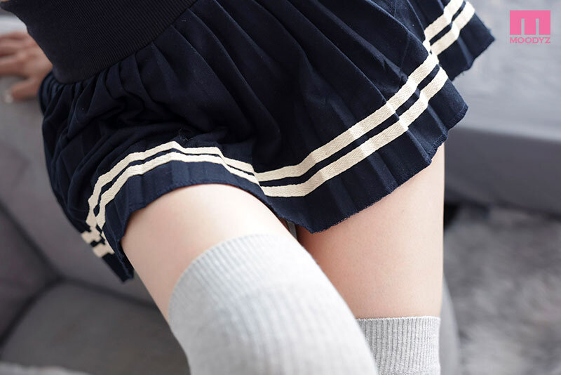 【VR】妹の不適切な絶対領域 ミニスカートとニーハイが織りなす永遠の17cm 太ももとパンチラのマリアージュ 新井リマ サンプル 4