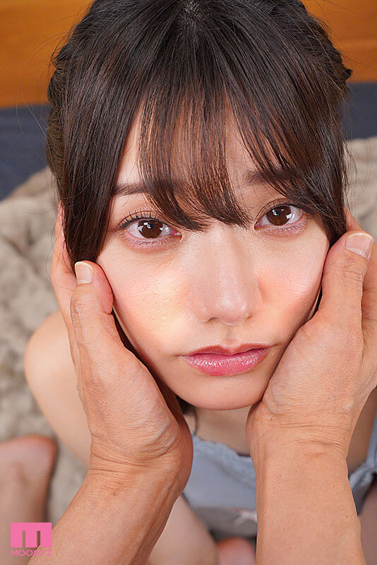 【VR】【ベロキス顔面特化VR】久しぶりに会った従姉妹の玲奈ちゃんがビビるほど大人っぽく綺麗で圧倒されたが、 お酒が入ったらまさかのキス魔。バグった距離感で僕を襲い最高顔面ビジュに見つめられながらイカされた幸せ射精！ 宮下玲奈 サンプル 13