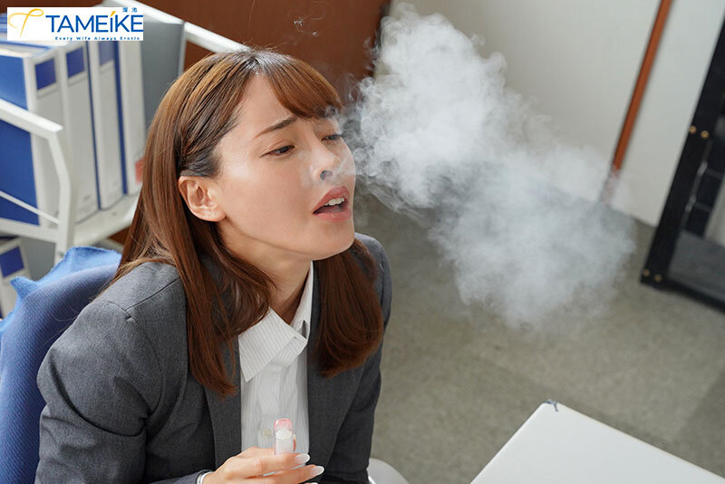 「私と一緒にブッ飛ばない？」生徒の媚薬タバコでケダモノ覚醒！放課後下品にチ○ポを貪るガンギマリ先生 大谷双葉 サンプル 2