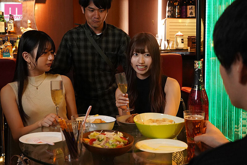 元カノ相部屋同窓会 5年ぶりに再会した元カノ2人と飲んだらお酒に酔って昔の恋話が再燃！終電で帰してくれず相部屋ラブホで朝まで奪い合い中出し 逢沢みゆ 北岡果林 サンプル 1