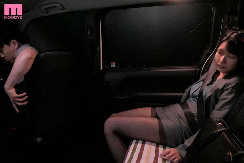 個人タクシーNTR 飲み帰りに泥●した彼女を乗せた車はホテル街へと消えていきました…。 宮西ひかる サンプル 1