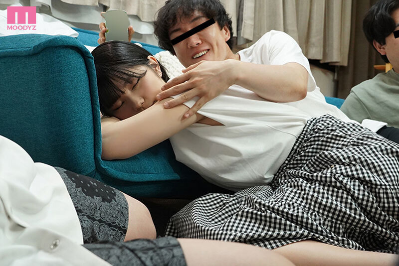 新歓コンパNTR ※胸糞注意 上京したばかりの遠距離恋愛彼女がテニサーの【歓迎コンパ】で1年生を喰いまくってるヤリチン男子に1晩中ハメられイカされていた話 純白彩永 サンプル 2