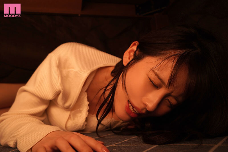 婚約者が隣にいるのに…帰省中の正月、コタツの中で絶倫義父にぐちゅぐちゅ媚薬指マンでイカされすぎて…結局家中で声も出せずにマン汁だくだく堕ち狂ったワタシ。 綾瀬まりあ サンプル 5
