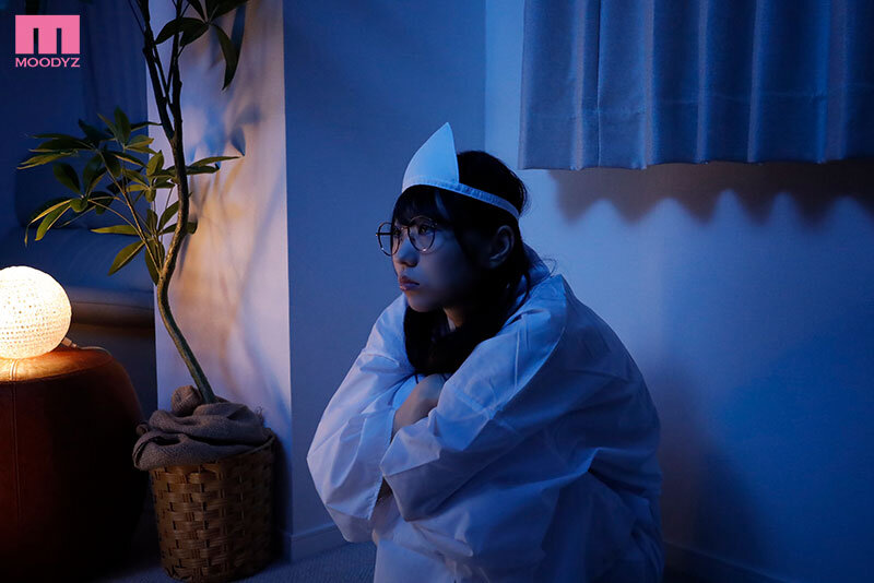 家に住み憑くワケアリ地味巨乳な幽霊を乳揉みセクハラ挑発していたら…毎晩俺に勝手に跨りこねくり腰振り 中出しをねだるエロメス狂いに豹変！ 百田光稀 サンプル 1