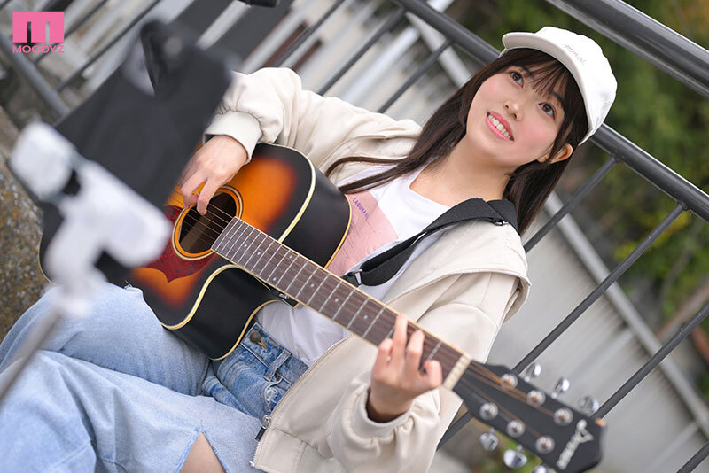 歌手を夢見る上京ボンビー少女が高額バイトに釣られてこっそりAV出演！！経験人数1人 反応もカラダもうぶな合法ロリっ娘が恥じらいアクメデビュー 白宮萌（22）さん サンプル 1