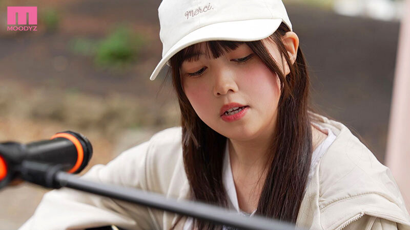歌手を夢見る上京ボンビー少女が高額バイトに釣られてこっそりAV出演！！経験人数1人 反応もカラダもうぶな合法ロリっ娘が恥じらいアクメデビュー 白宮萌（22）さん サンプル 2