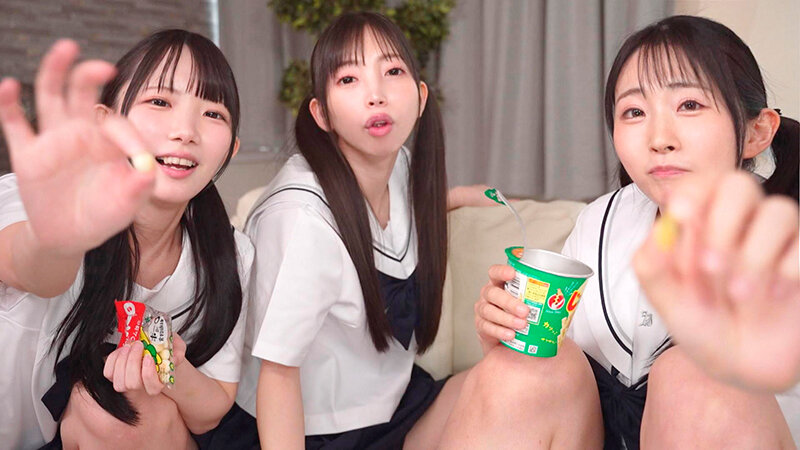 初めて見るデカチンに興味津々！パイパンつるペタ3姉妹の極狭ワレメに精子をどぴゅどぴゅ出しまくるちびっ子ハーレム サンプル 2