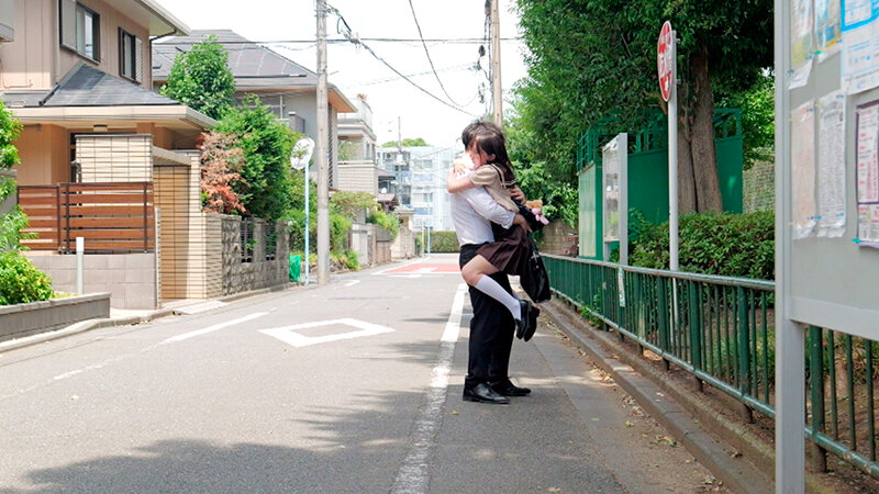 駅弁ピストンから始まった恋心 大人の腕力に抗えず、逃げられない中出しをされてしまった私。あの日を忘れることが出来ず、今では一体化してしまいそうな抱きつき交尾をしています。 日向由奈 サンプル 3