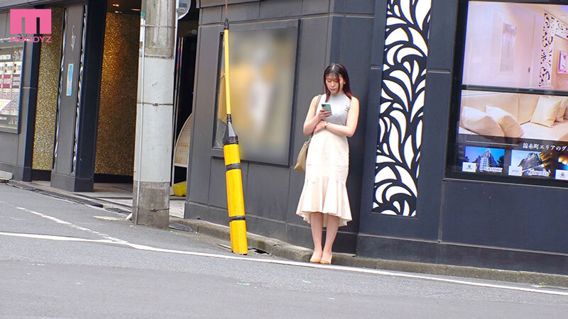 清楚な現役看護師のくせにこのドMっぷりが…エロい。デカチンで喉とマ●コを突き堕とされヨダレマン汁たれ流し衝撃の半狂乱 AVデビュー。 夢川ほの香 サンプル 1