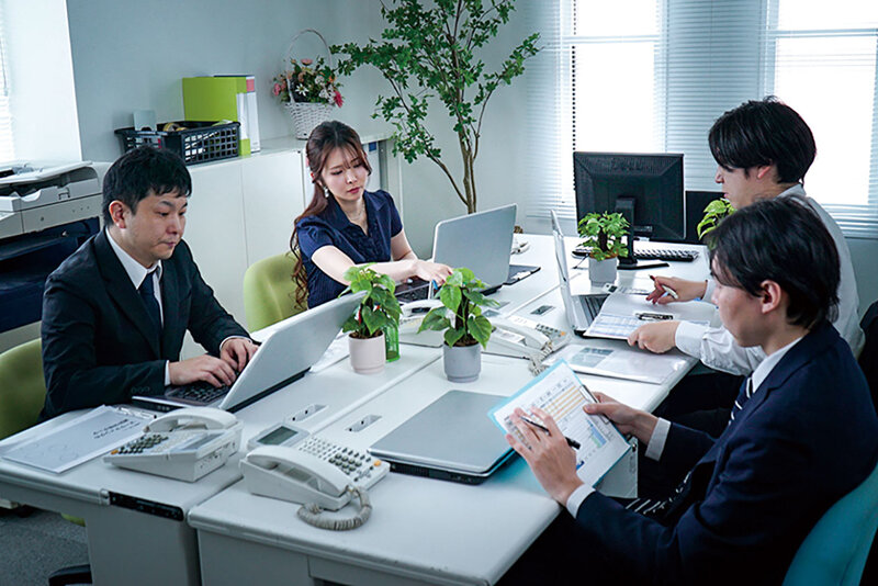 秘書妻孕ませ 圧倒的敗北感…ウチの妻が勤務中、絶倫社長の黒光りするたくましい巨根で種づけ孕ませSEXをされまくっていました… 響蓮 サンプル 1