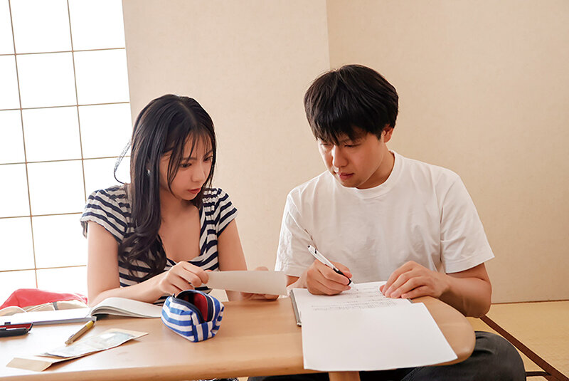 人妻と巨根青年の筆おろし孕ませ不倫 夫に内緒で密会し繰り返した中出し不貞セックスの果てに… 吉澤友貴 サンプル 2