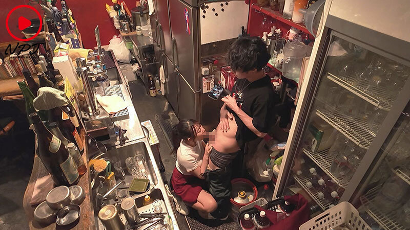 え！？こんな子が！？店内露出こっそりSEX令和バイトテロ女子大学生240分BEST サンプル 2