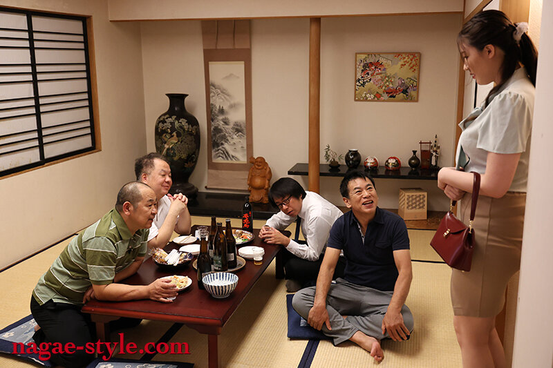夫には話せない妻の体験談 町内会で晒された肉体 葉山さゆり サンプル 10
