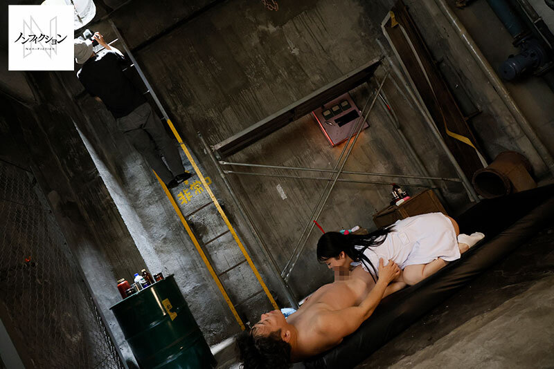 深夜、喘ぎ声が聞こえると噂のピンク病院に患者として潜入取材―。 サンプル 15