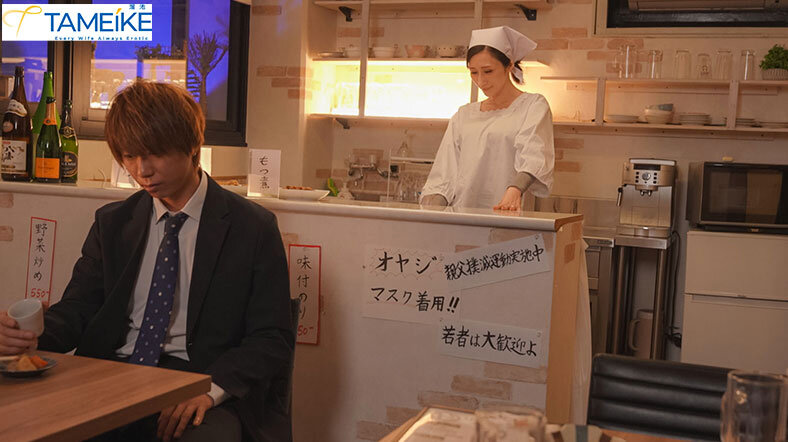 夜がふけると、欲求不満な巨乳痴女女将がこっそり若者チ●ポを抜きまくる中出し深夜食堂 JULIA サンプル 14