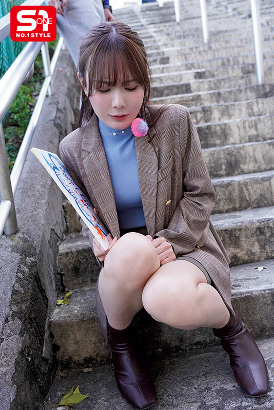 周りに人がいるから恥ずかしい！けど…気持ち良すぎてイッちゃう！ こんなキレイな女子だからこそ極限まで下品に大羞恥イカセ50シチュエーション（電車・教室・会社・テレビ局等）8時間 サンプル 1