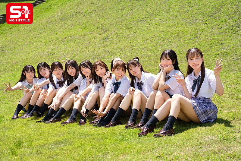 ‘みんなが思う’ 日本一かわいい女子●生、集めました！ 制服着たままエッチしよう サンプル 1