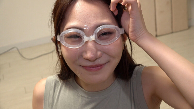 ゴーグル装着し、チ●ポからザーメン出るところ見ながら顔射される サンプル 3
