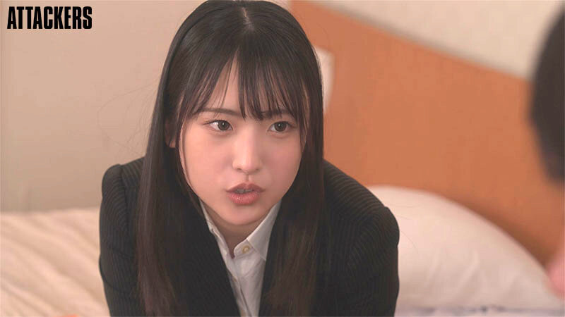 以前から好きだった同期入社のちょっと生意気なあの子と二人だけの地方出張。宿泊先で堪らずキスしたらまさかの展開、関西弁の強欲エロ雌だった！ 中森ななみ サンプル 1