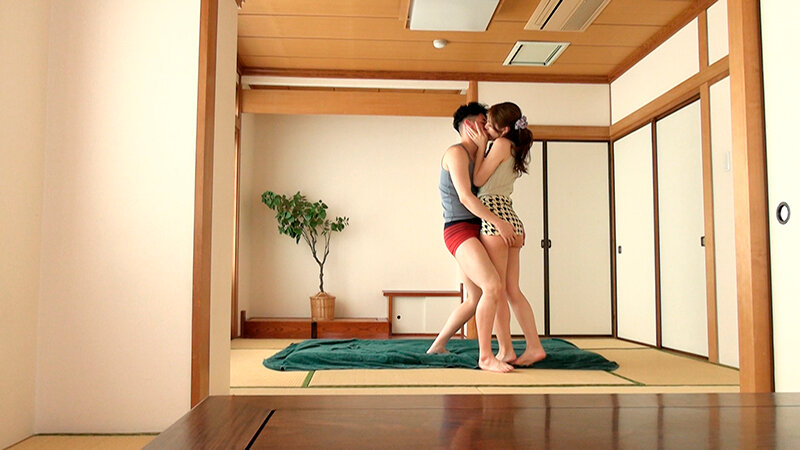 濃厚密着ベロチュー×挟み込んだら離さない腿こき サンプル 13