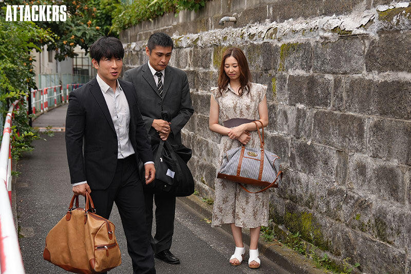 妻を差し出すか、会社をクビになるか。究極の選択を迫られ、絶倫上司に妻を差し出すしかなかった言いなり温泉旅行。 夏目彩春 サンプル 8