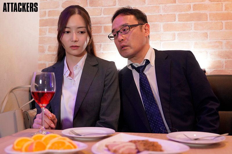 結婚してから4年間、一度もセックスしていない人妻が部長に抱かれた夜。 白峰ミウ サンプル 6