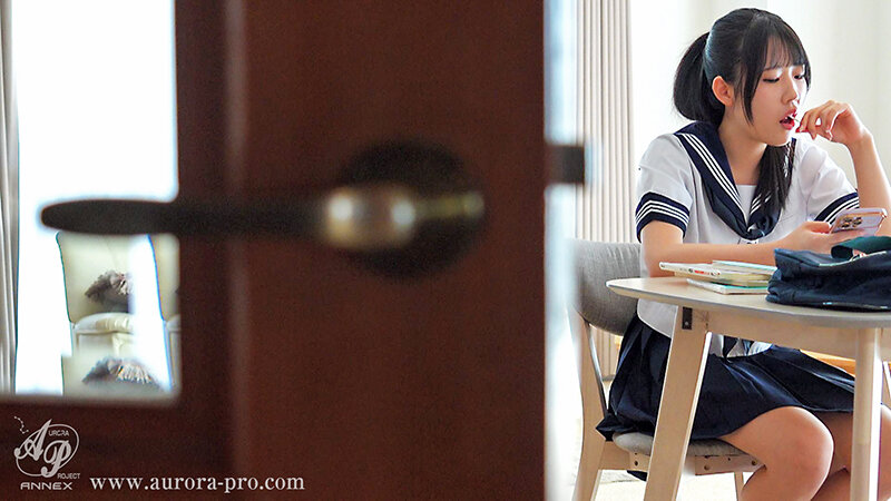 中年チ〇ポ偏愛女学生 留守番中に近所のおじさん達に中出しされちゃいました 桜ゆの サンプル 2