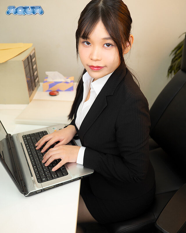 【VR】明らかにスケベな顔をした新入社員 セクハラOK？それともNG？ 音羽ゆうあ サンプル 1