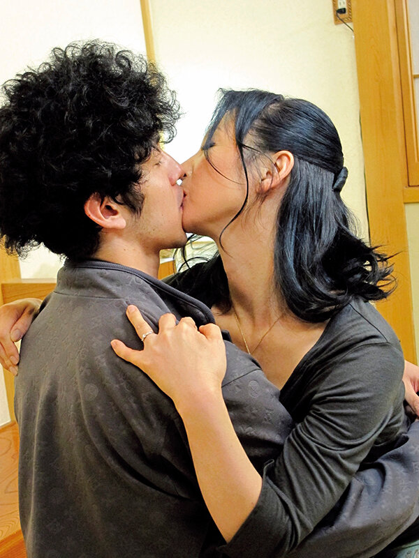 明日から気まずい…デリヘル呼んだら女上司が玄関に立ってたwww サンプル 18