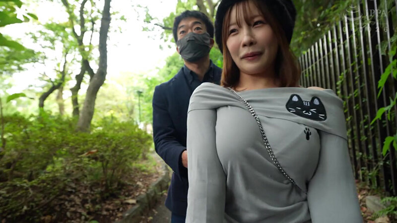 ノーブラ巨乳散歩 可愛い巨乳ドMちゃんかと思ったらド淫乱なオマ〇コ巨乳ちゃんでした。 森本あかり サンプル 2