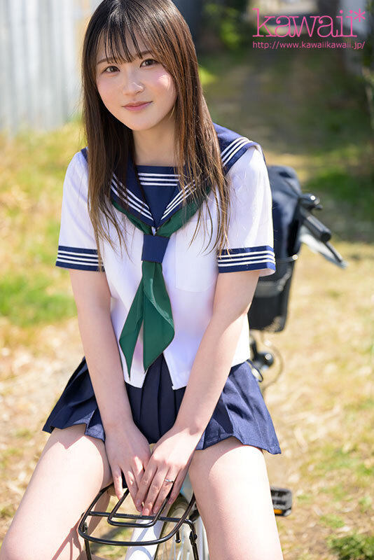アダルト界で最も若くて制服が似合うロ●ータ人妻少女 桧山しずく AVデビュー 旦那との倦怠期が続く少女おま●こはナマ挿入ナマ中出し願望こっそり出演 サンプル 1