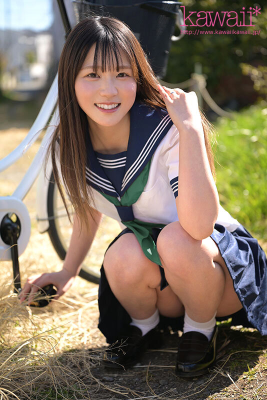 アダルト界で最も若くて制服が似合うロ●ータ人妻少女 桧山しずく AVデビュー 旦那との倦怠期が続く少女おま●こはナマ挿入ナマ中出し願望こっそり出演 サンプル 3