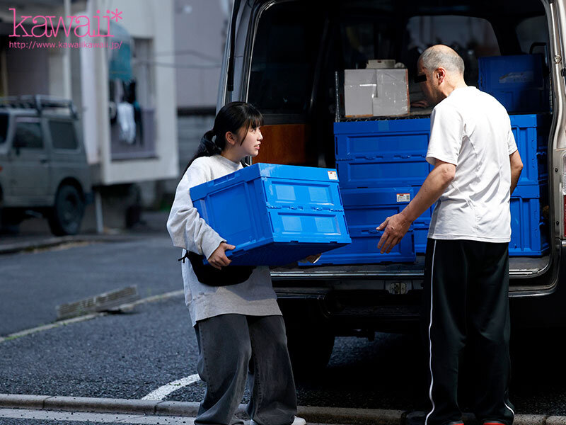 子ども扱いされて正社員になれず日雇いバイトを続けてきた138cm苦労人少女はクンニで大量潮吹く早漏即イキマゾっ子ちゃん！AV即採用！AV天職デビュー！ 青峰こころ サンプル 4