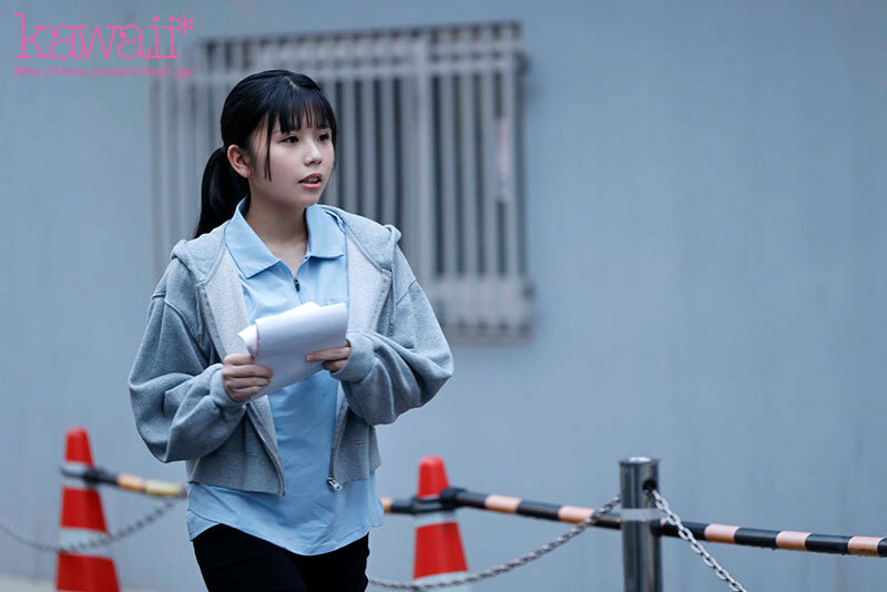 子ども扱いされて正社員になれず日雇いバイトを続けてきた138cm苦労人少女はクンニで大量潮吹く早漏即イキマゾっ子ちゃん！AV即採用！AV天職デビュー！ 青峰こころ サンプル 3