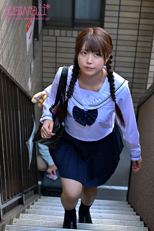 いつもマジメ無口な義娘が、ある日嫁不在の間にニコニコ笑顔で…義父の俺におぱんつちらちらパンチラしてきた。 青坂あおい サンプル 2