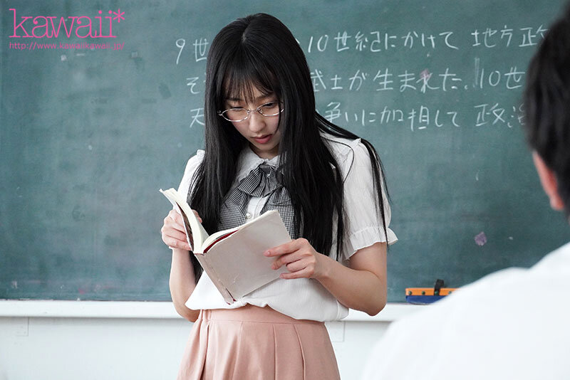 「●●クン、見て。先生のおっぱいだよ？」 2週間実習でやってきた地味な教育実習生は、生徒と2人きりになると何故かおっぱい丸出しになります。 糸井瑠花 サンプル 1