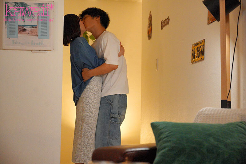 朝起きたら隣に親友の彼女がいた。 酔った勢いでヤッてしまった後悔よりも可愛いくてエロくて、もうどうでもよくなって親友のことも、午後からのバイトも、彼女との約束も全部ドタキャンしてセックスしてセックスして俺のチ●ポとはるのマ●コが溶けるくらいずっ… 青葉はる サンプル 7