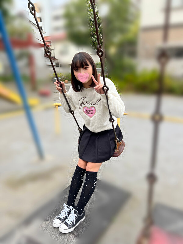 【小さな女の子2体にイタズラ】無邪気な笑顔が曇り不安な顔で警戒する姿に興奮が抑えきれず未熟ワレメに大人の勃起チ●ポを埋め込んでしまいました… サンプル 1