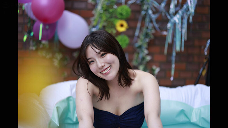 『えっ！ここでするんですか？？』『ちんちん入れないって言ってましたよね！？』同人監督にハメられて不本意性交をしてしまう 小鈴みかん サンプル 12