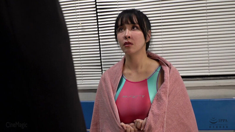 超乳エロ肉未亡人 競泳水着に喰い込む股縄悦嬲 宇佐美すい サンプル 1