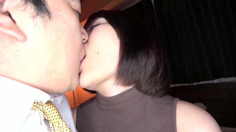 【4K】ムラムラ限界の巨乳妻に背徳中出し 桜野桃 サンプル 2