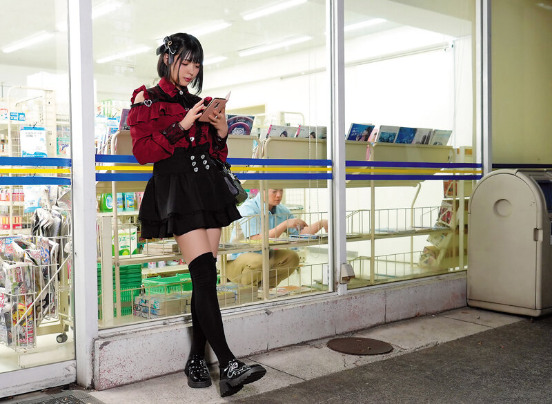 「ち○ちん舐めるからご飯ちょうだい？」コンビニ深夜バイトで廃棄弁当目当てのちんしゃぶ地雷系女子に懐かれた僕がねっちょりジュボジュボ口淫で情けなく何度もザーメンお漏らしフェラ沼堕ちした3日間 虹村ゆみ サンプル 8